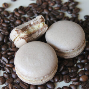 Kafijas un Baileys liķiera macarons