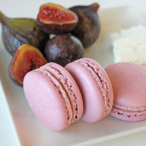 Macarons ar kazas sieru un vīģēm