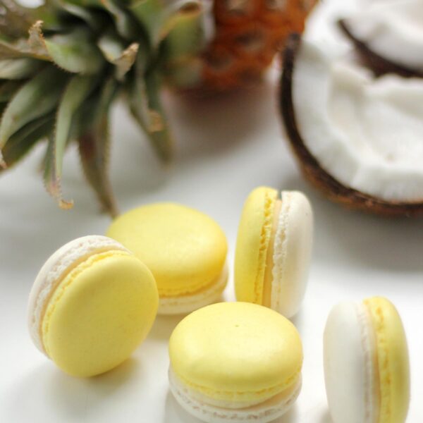 kokosriekstu-ananasu-macarons